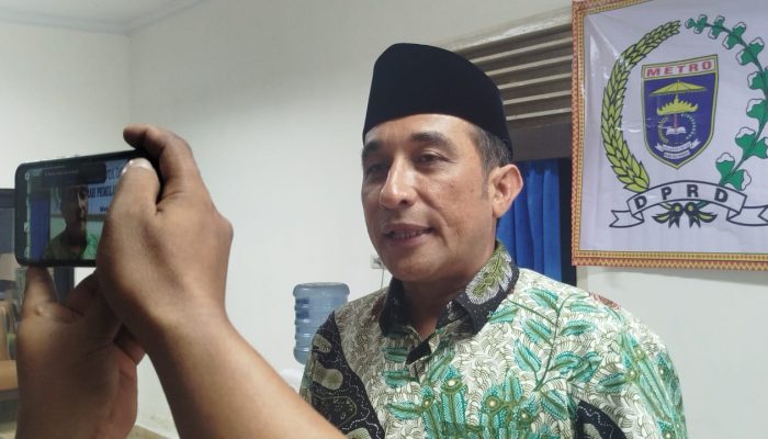 Reses DPRD Metro Pusat, Yusron Janji Perjuangkan Honor Guru Ngaji
